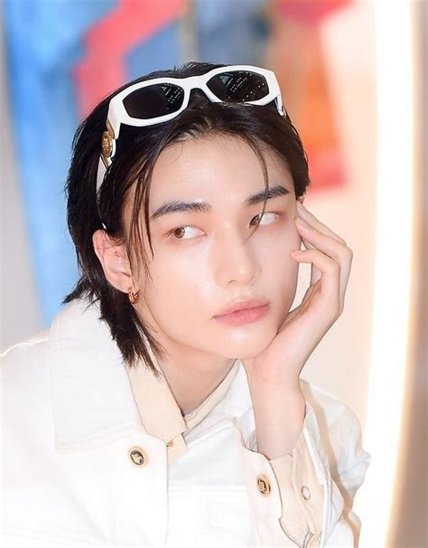 hyunjin lentes versace|donatella versace hyunjin.